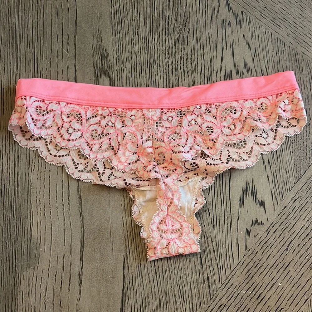 Victoria’s Secret Lace Thong Body By Victoria Size Small New NWT beige pink